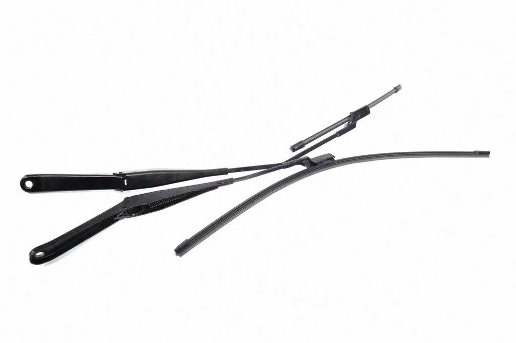 Priekšējā stikla tīrītājs 8A6117526DD