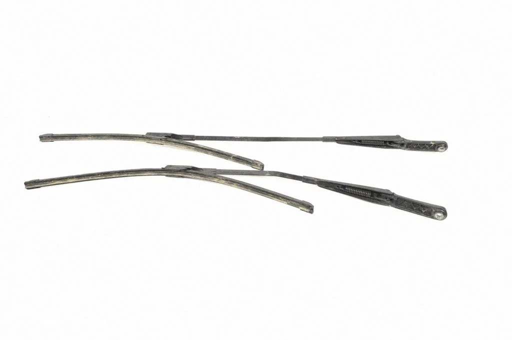 Windshield/front glass wiper blade 4G2955408D