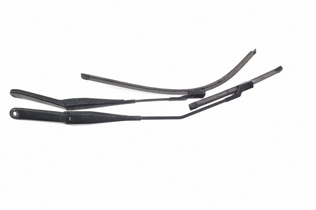 Priekšējā stikla tīrītājs 8A6117526CF