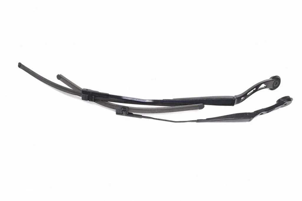 Windshield/front glass wiper blade 7322167