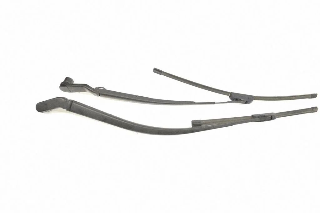 Priekšējā stikla tīrītājs 8359