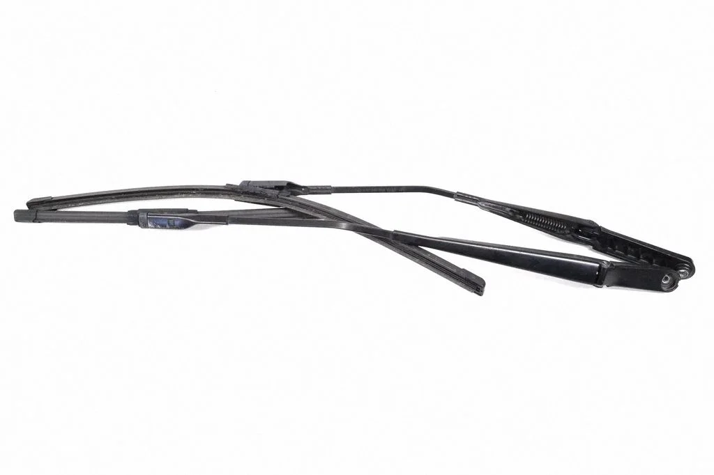 Windshield/front glass wiper blade 8X2955408