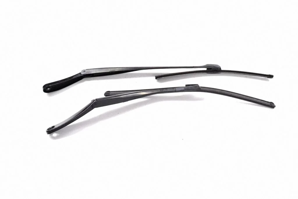 Windshield/front glass wiper blade 7211262