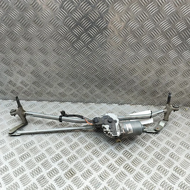 Front wiper linkage and motor 8200734792