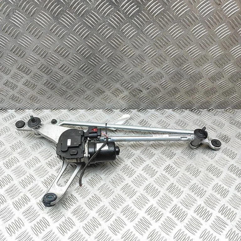Mechanizm wycieraczek z silniczkiem 8MC955119C