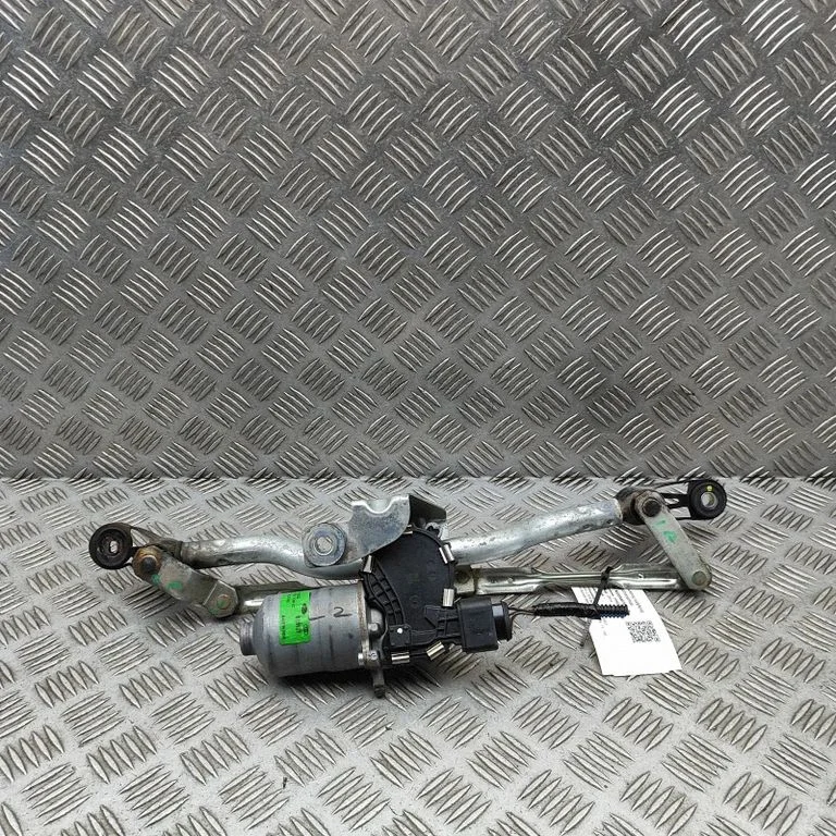 Front wiper linkage and motor CN1517504CC
