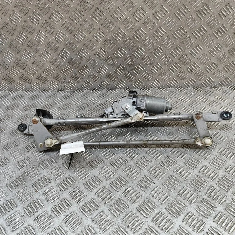 Front wiper linkage and motor KD7767340D