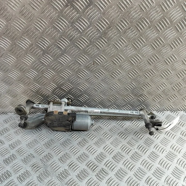Front wiper linkage and motor – Volkswagen e-Golf (2014-)