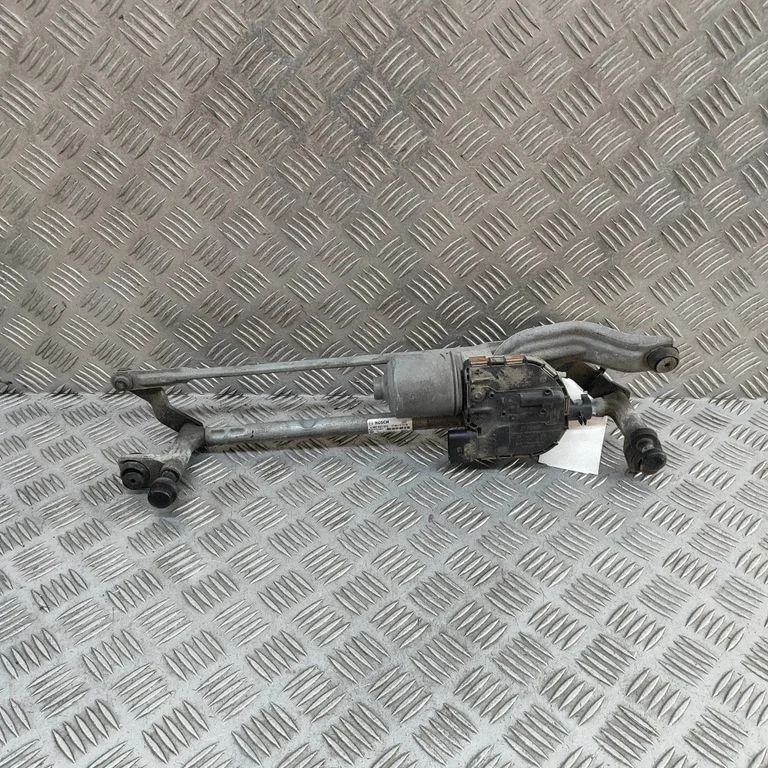 Front wiper linkage and motor – Volkswagen e-Golf (2014-)