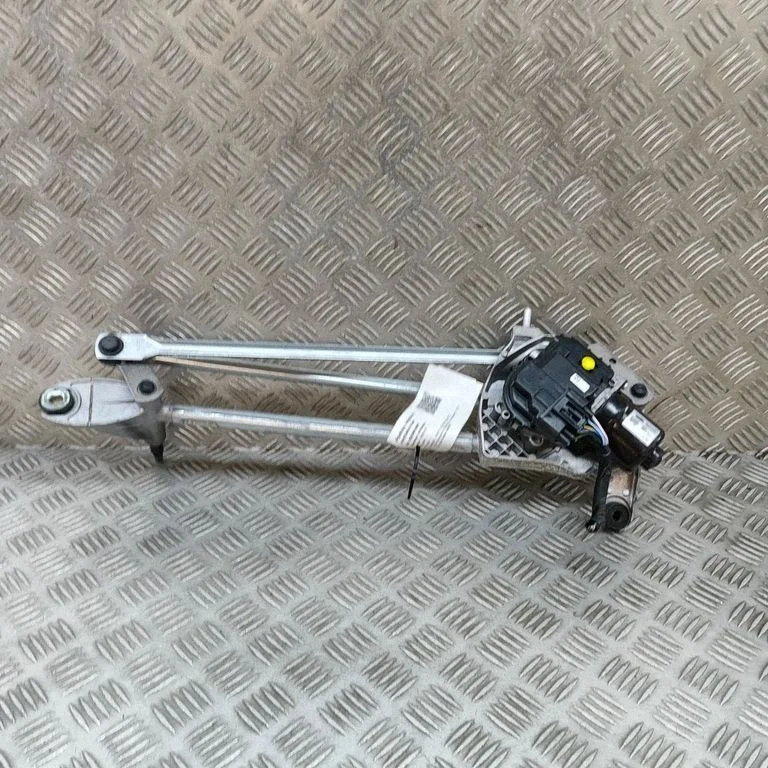Mechanizm wycieraczek z silniczkiem LV4B17500AB