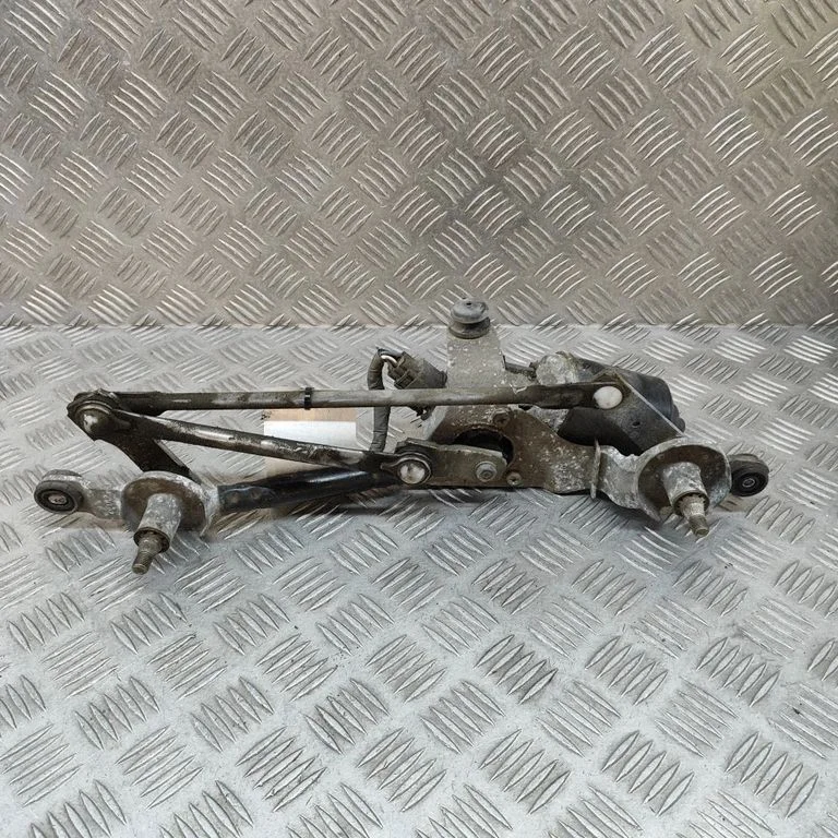 Front wiper linkage and motor – Hyundai i30 (2007-2012)