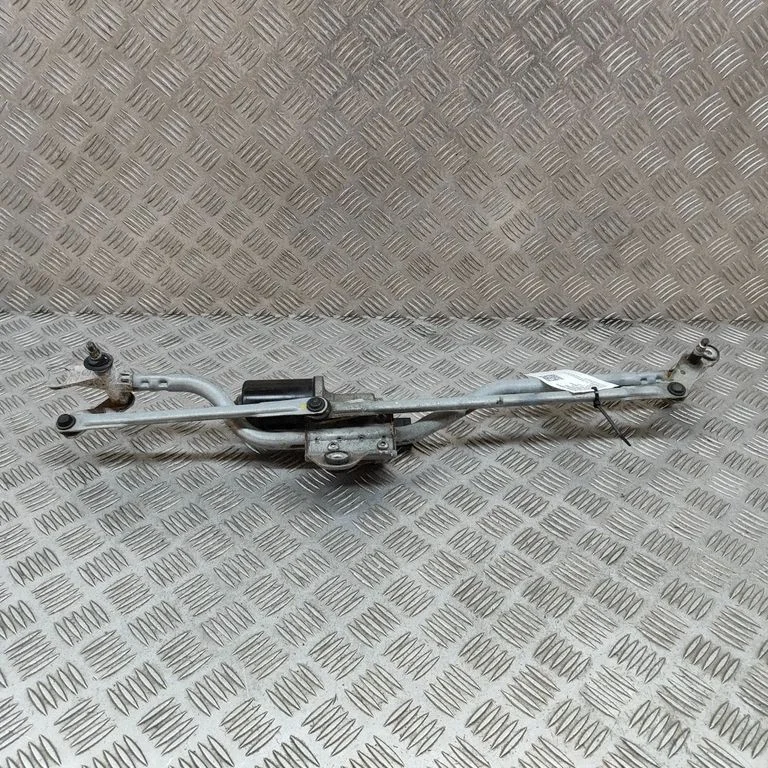 Mechanizm wycieraczek z silniczkiem 7E1955113D