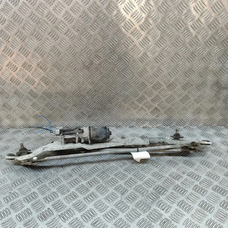 Front wiper linkage and motor – Nissan 350Z (2002-2009)