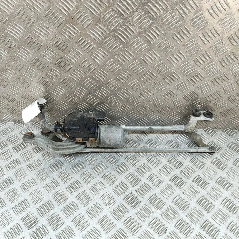 Front wiper linkage and motor – Volkswagen e-Golf (2014-)