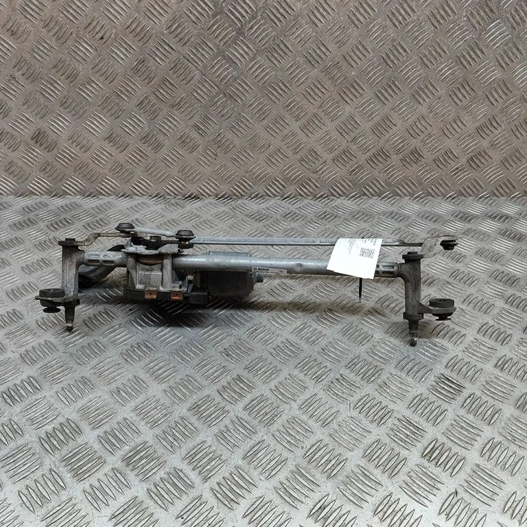Front wiper linkage and motor – Volkswagen e-Golf (2014-)