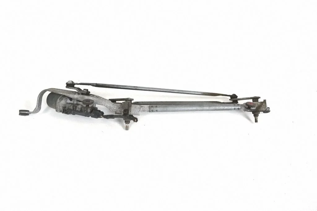 Front wiper linkage and motor – Opel Insignia A (2008-2017)
