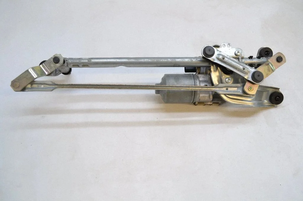 Front wiper linkage and motor – Volkswagen e-Golf (2014-)