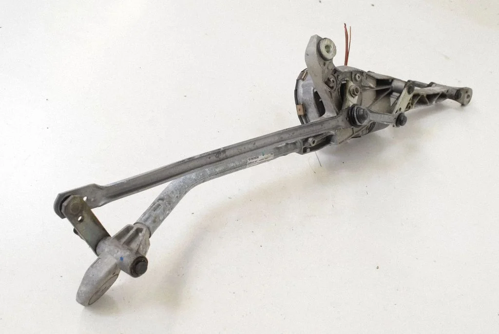 Front wiper linkage and motor – Mercedes-Benz C-Class AMG W204 (2007-2014)