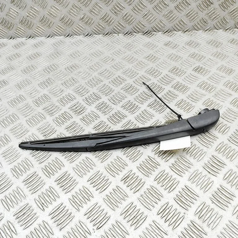 Aizmugurējā stikla tīrītāja svira KR9P67421