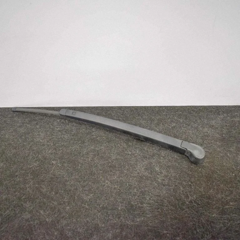 Ramię wycieraczki tylnej 5JA955707