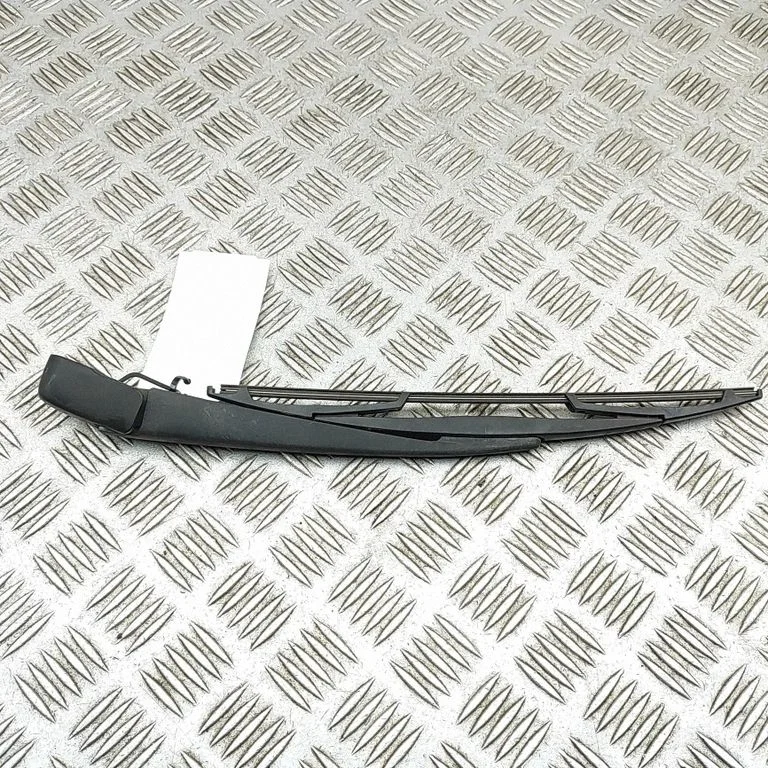 Aizmugurējā stikla tīrītāja svira 8253A129