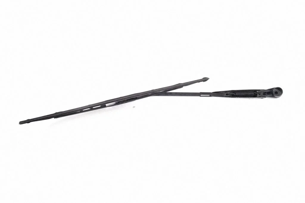 Rear wiper blade arm