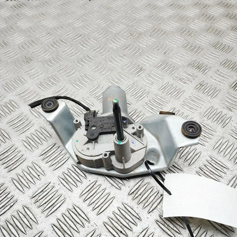 Aizmugurējā stikla tīrītāja motoriņš SC2E6310100