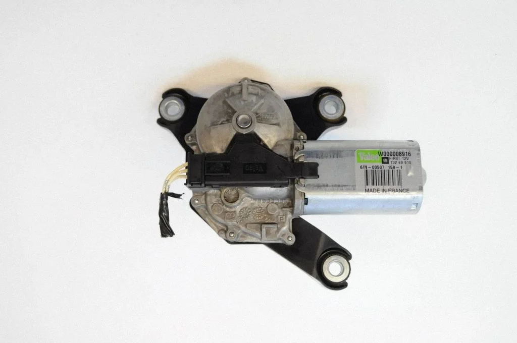 Rear window wiper motor – Opel Insignia A (2008-2017)