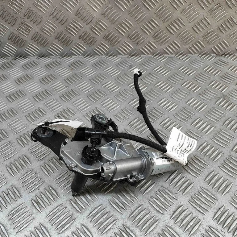 Aizmugurējā stikla tīrītāja motoriņš