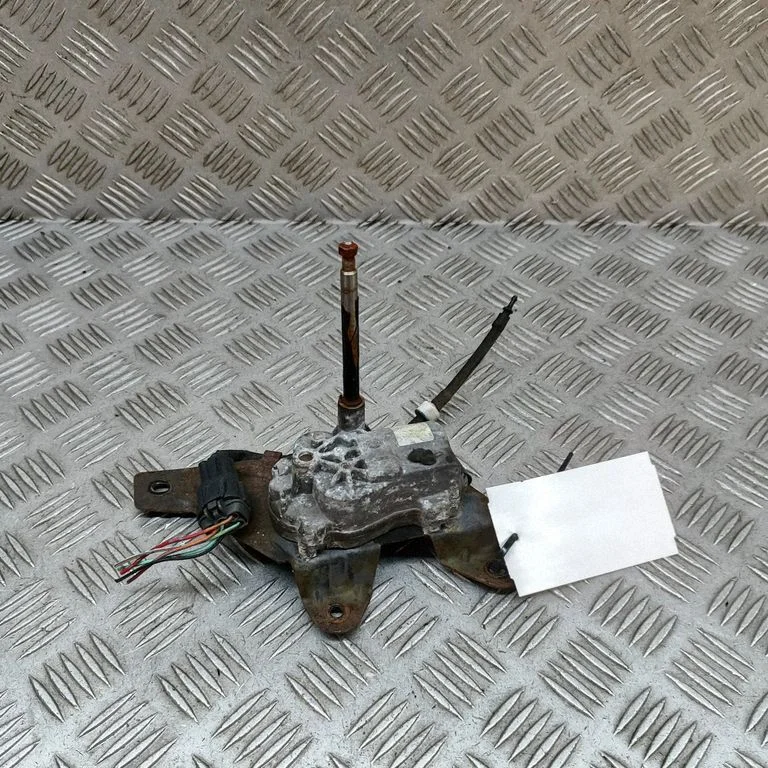 Rear window wiper motor – Nissan Patrol Y61 (1997-2009)