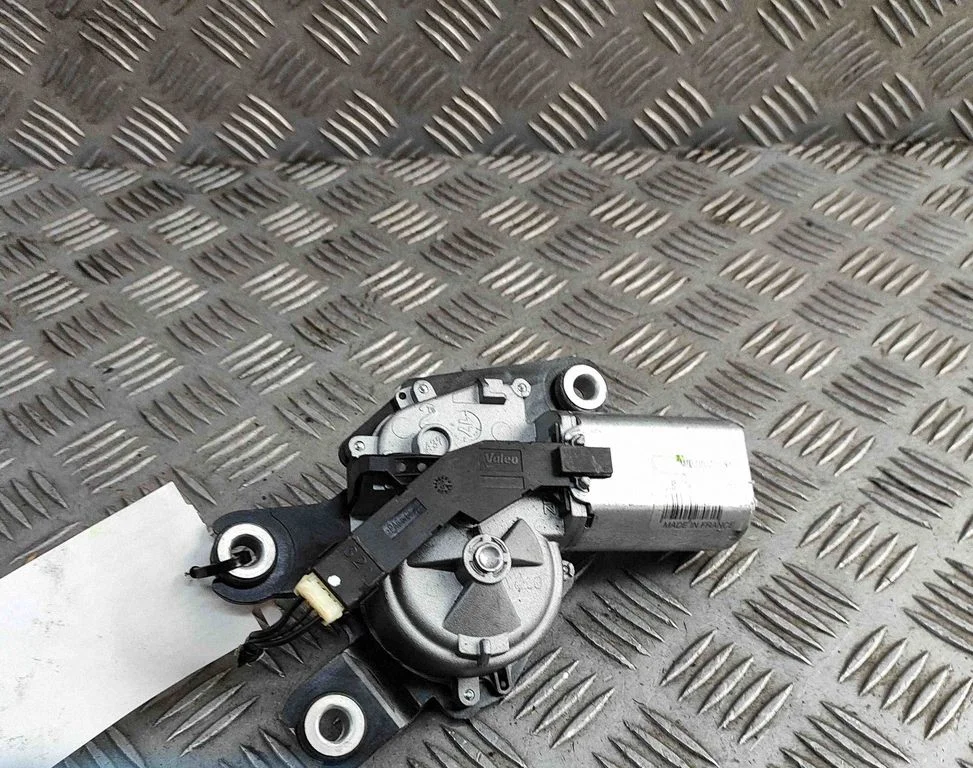 Aizmugurējā stikla tīrītāja motoriņš BJ3217404AA
