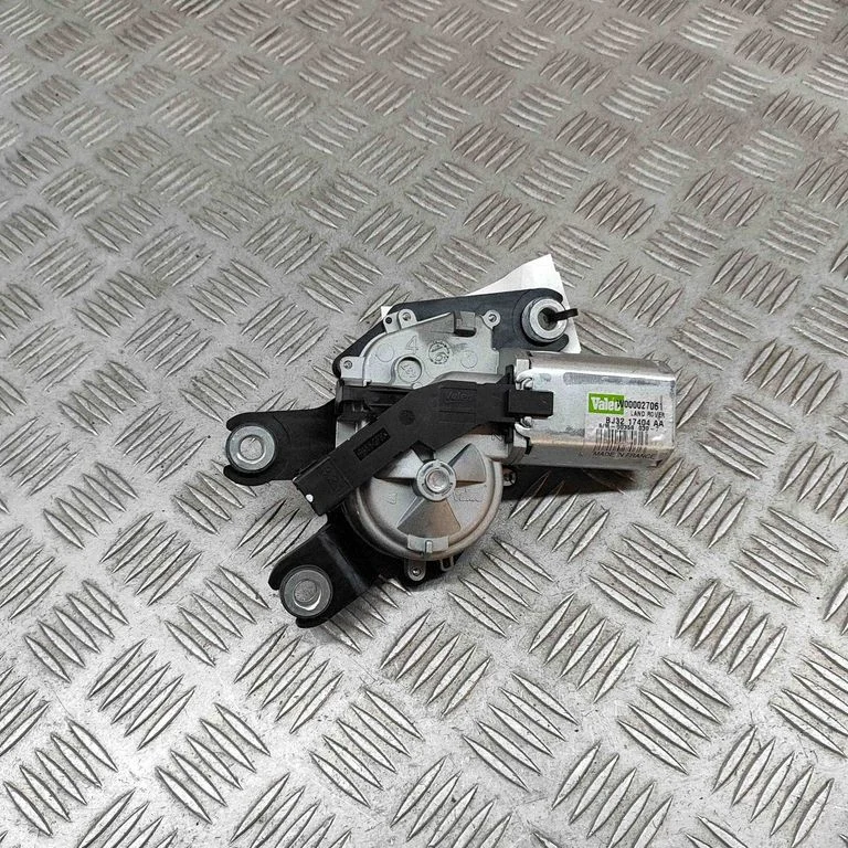 Aizmugurējā stikla tīrītāja motoriņš BJ3217404AA