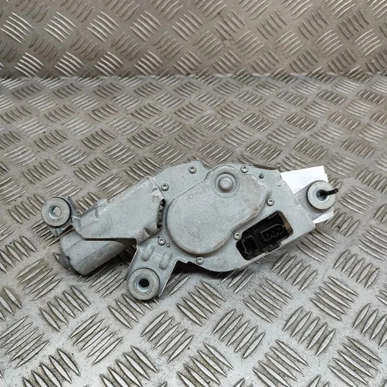 Aizmugurējā stikla tīrītāja motoriņš 0390201594