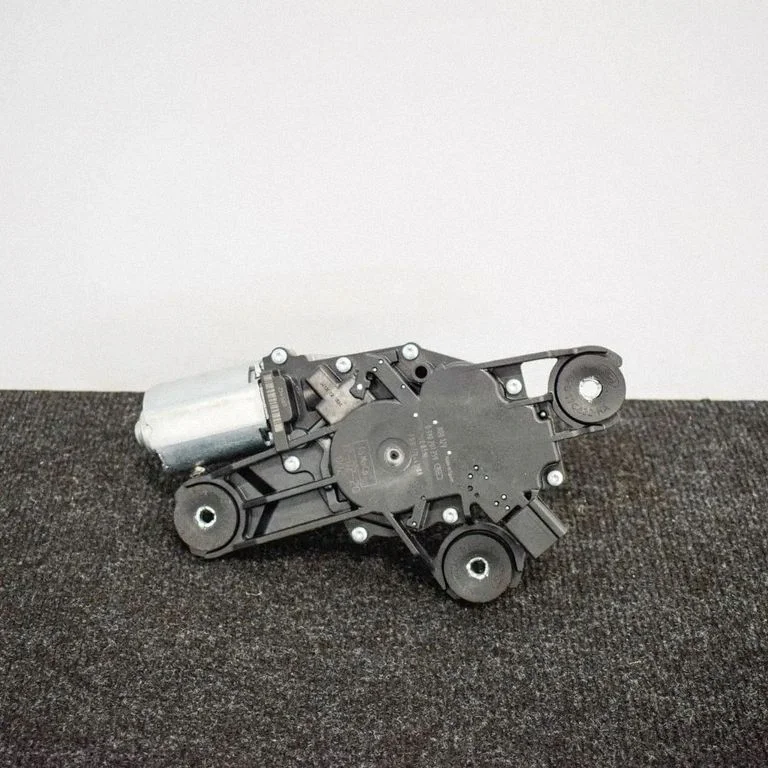 Aizmugurējā stikla tīrītāja motoriņš