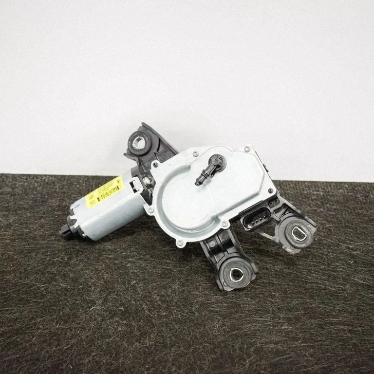 Aizmugurējā stikla tīrītāja motoriņš