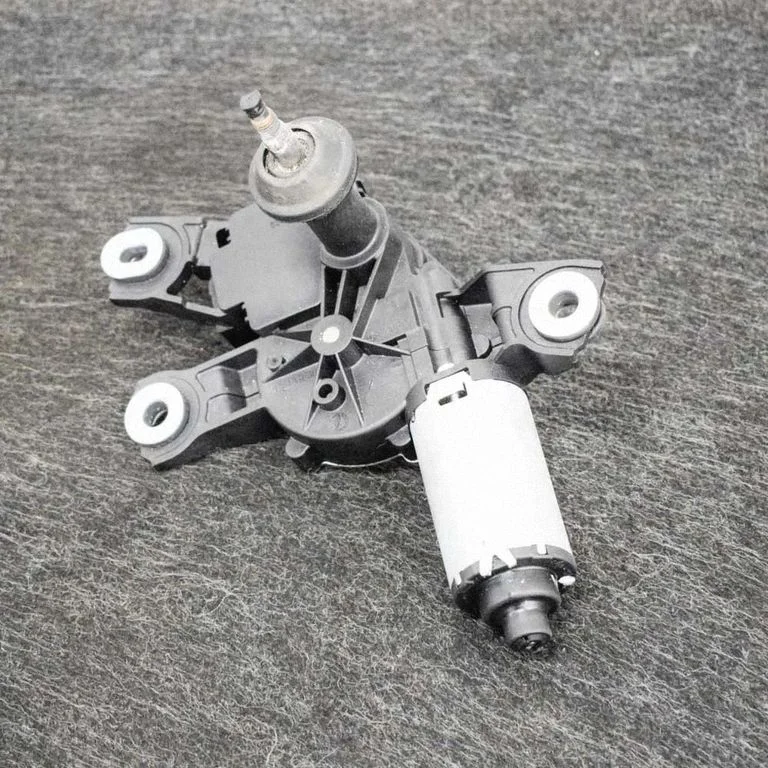 Aizmugurējā stikla tīrītāja motoriņš 5N0955711B