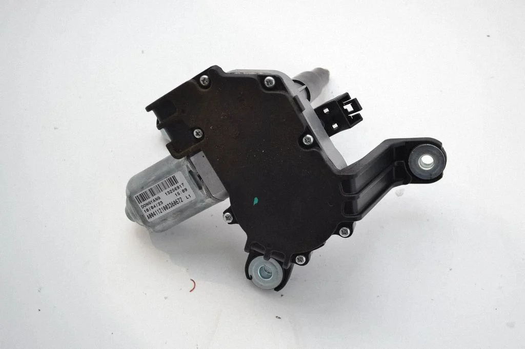 Rear window wiper motor – Opel Astra H (2004-2012)