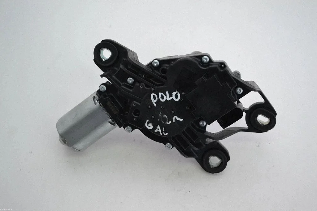 Aizmugurējā stikla tīrītāja motoriņš – Volkswagen Polo V 6R (2009-2017)