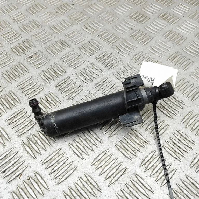 Lukturu apskalošanas sprausla(-s) 8T0955102B