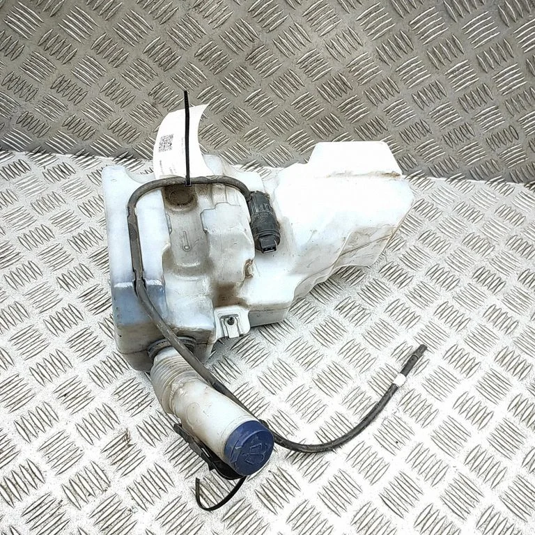 Logu mazgāšanas šķidruma tvertne 1643706580
