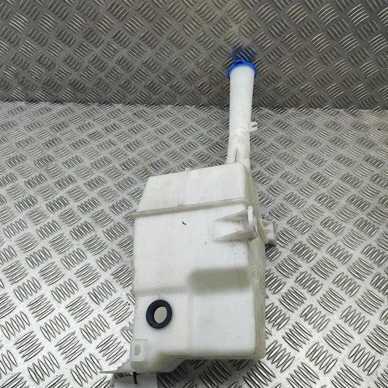 Logu mazgāšanas šķidruma tvertne 986102W000