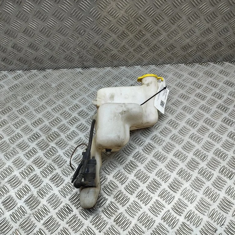 Logu mazgāšanas šķidruma tvertne 05303789AF