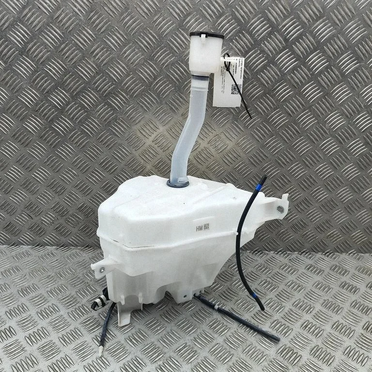 Windshield washer fluid reservoir/tank G02240008