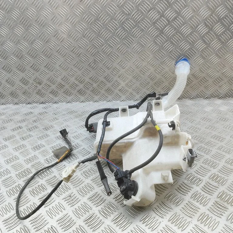 Logu mazgāšanas šķidruma tvertne KD4567480