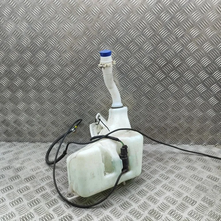 Logu mazgāšanas šķidruma tvertne 5801565973