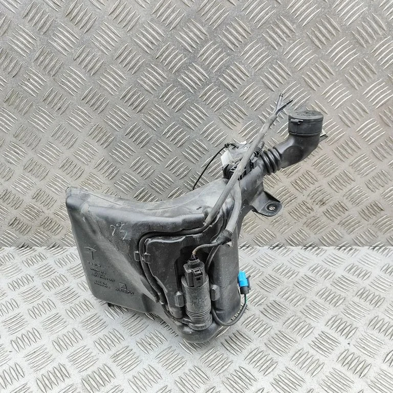 Logu mazgāšanas šķidruma tvertne 109085000F