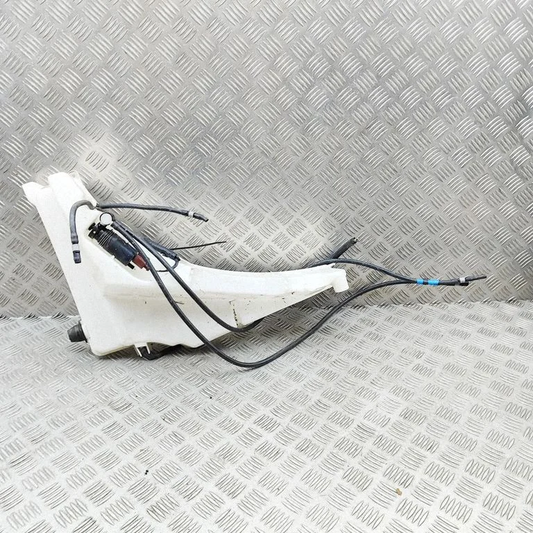 Zbiorniczek spryskiwacza HY3217B613AA