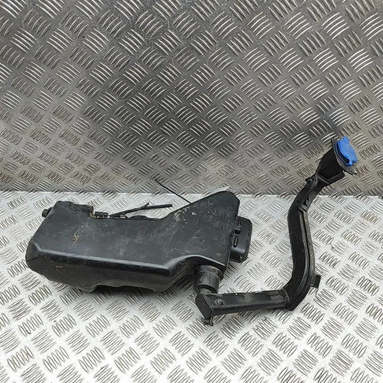 Logu mazgāšanas šķidruma tvertne A2138600164