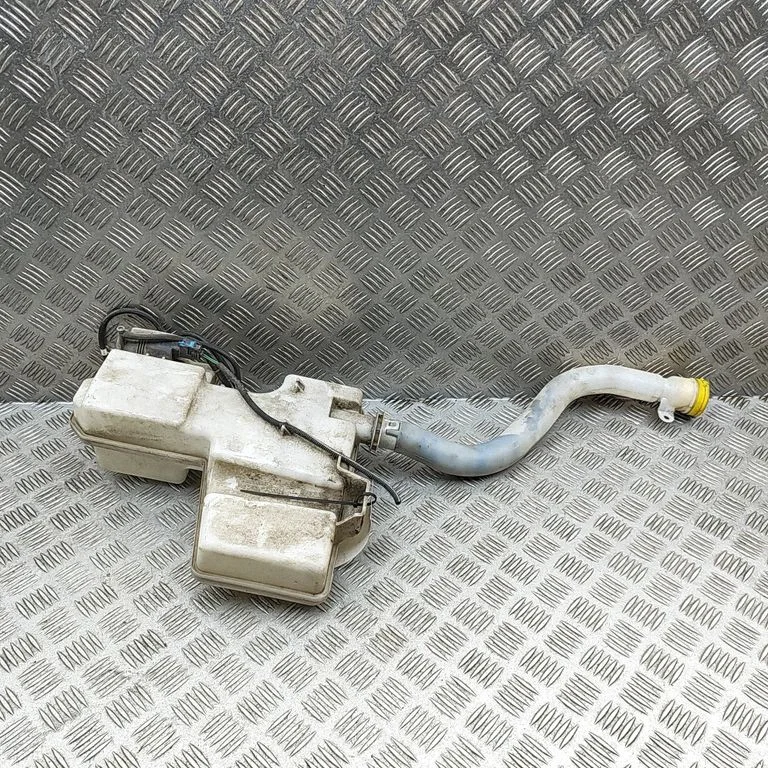 Windshield washer fluid reservoir/tank – Opel Vivaro (2014-2018)