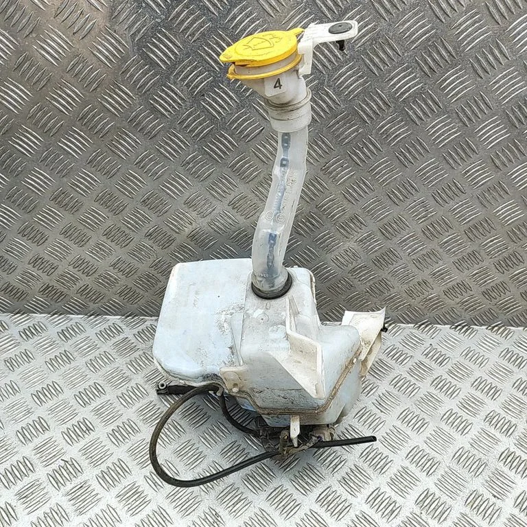 Logu mazgāšanas šķidruma tvertne 060851402
